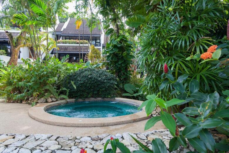Hotel Kamala Beach Estate