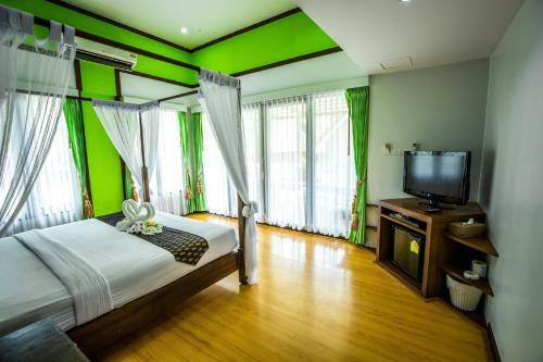 Hotel Phi Phi Andaman Beach Resort