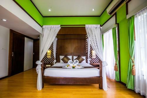 Hotel Phi Phi Andaman Beach Resort