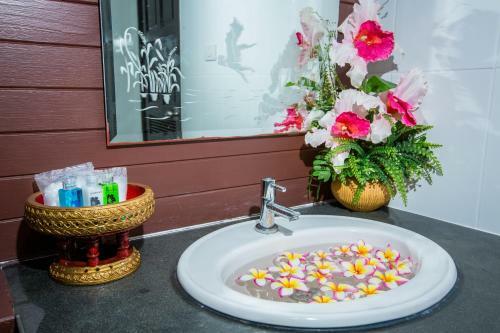 Hotel Phi Phi Andaman Beach Resort