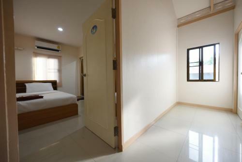 Hostal B Place Guesthouse