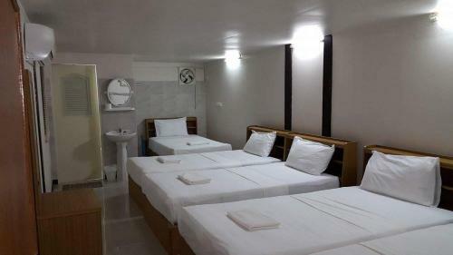 Hostal B Place Guesthouse