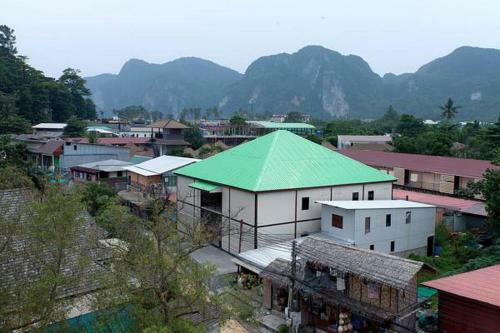 Hostal B Place Guesthouse