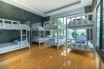 Hostal Ibiza House Phi Phi