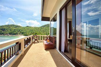 Hotel Crystal Bay Beach Resort