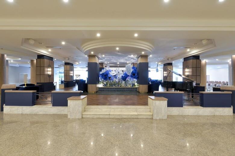 Twin Towers Hotel