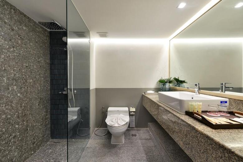 Twin Towers Hotel
