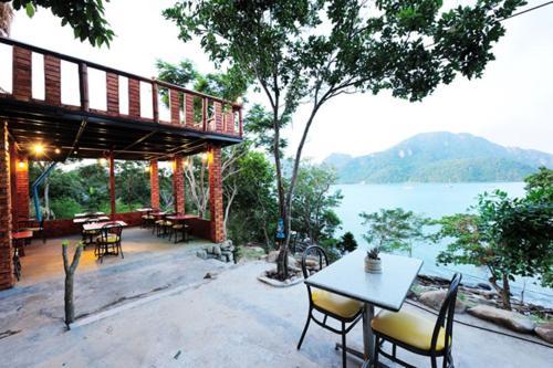 Hotel Phuphaya Seaview Resort