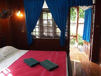 Hotel Palm Point Village
