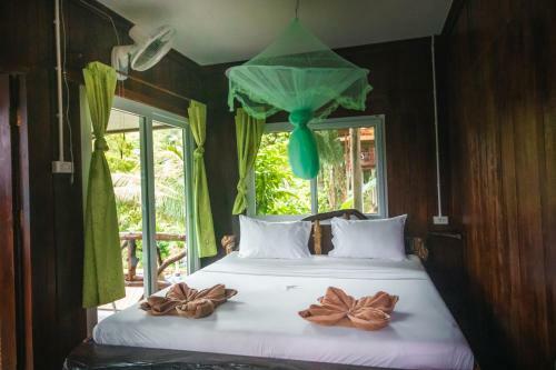 Hotel Phi Phi Sunset Bay Resort
