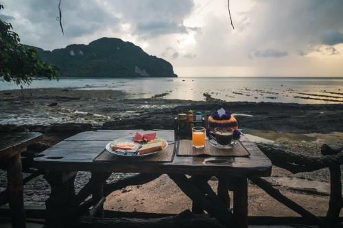Hotel Phi Phi Sunset Bay Resort