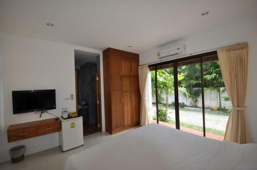 Hotel Baan Phuchalong Bungalow