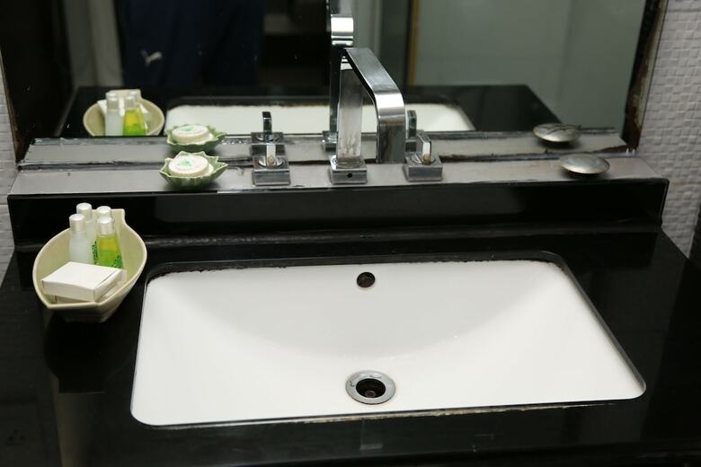 Boss Suites Nana Hotel