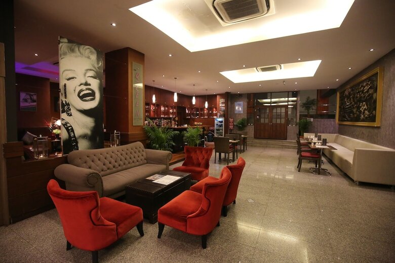 Apartamentos The Euro Grande Hotel