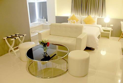 Myhotel Cmyk@ratchada