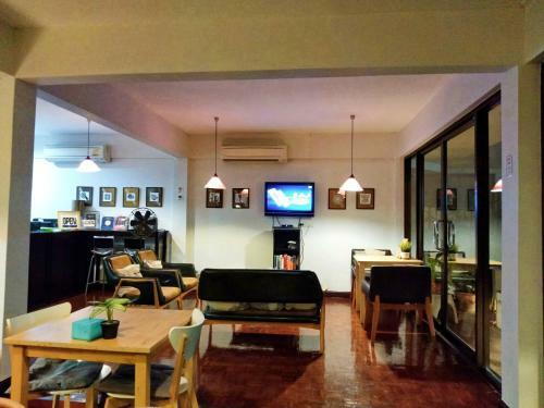 Albergue House23 Hotel