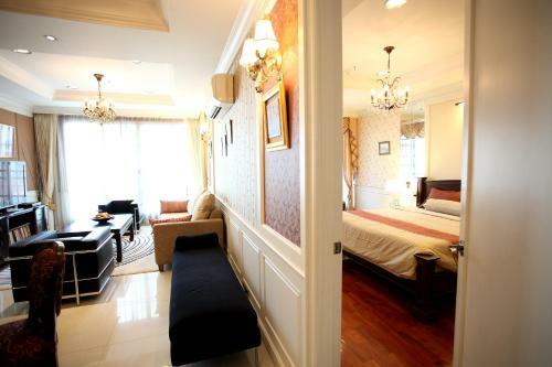 Central Bangkok 2+1 Bedroom Apartment On Soi 18