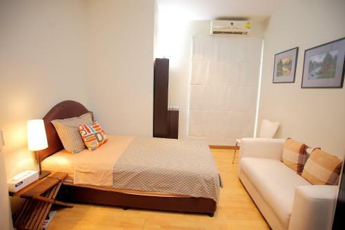 Central Bangkok 2+1 Bedroom Apartment On Soi 18