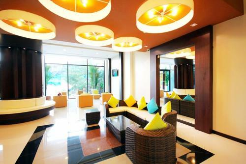 Hotel Lakkhana Poolside Resort