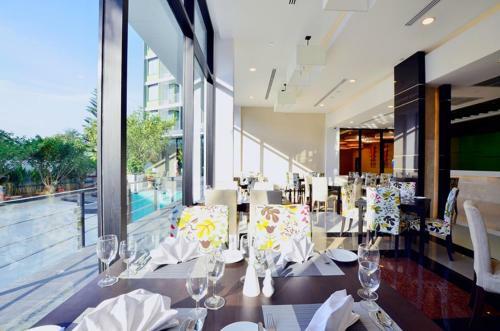 Hotel Lakkhana Poolside Resort