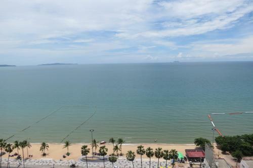 Jomtien Plaza Suite Apartments