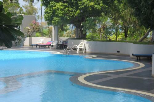 Jomtien Plaza Suite Apartments