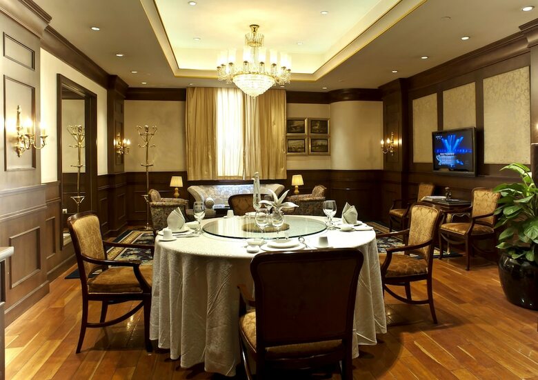 Howard Johnson Ginwa Plaza Hotel