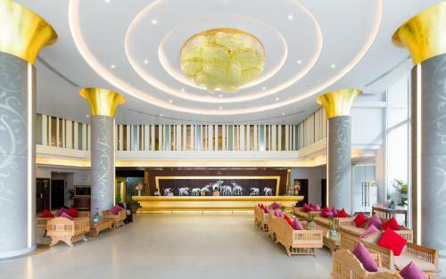 Aiyara Grand Hotel
