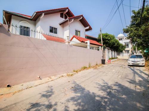Naklua Pool Villa By Pattaya Sunny Rentals