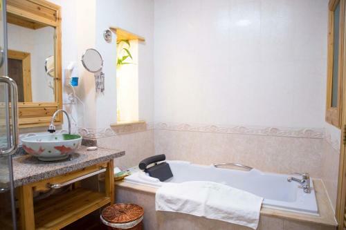 Yangshuo Rosewood Boutique Hotel