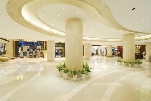 Yizui Crown Hotel