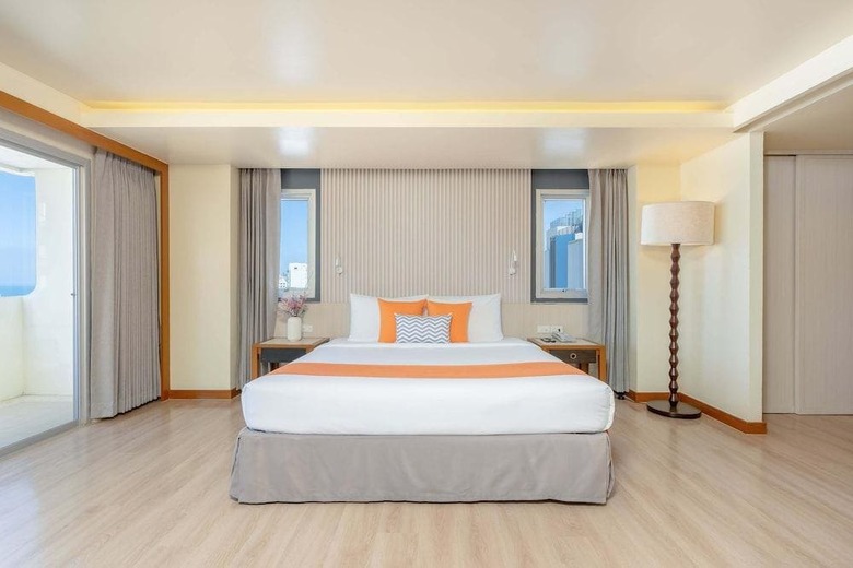 Sunshine Hotel And Residences