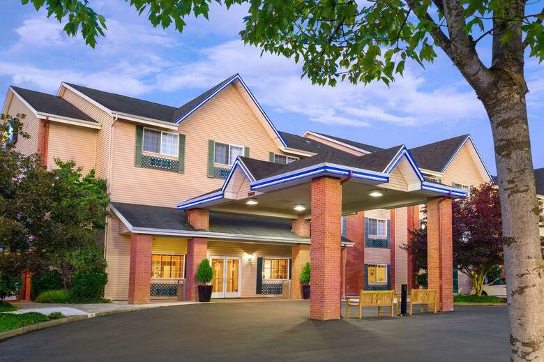 Hotel Comfort Inn & Suites