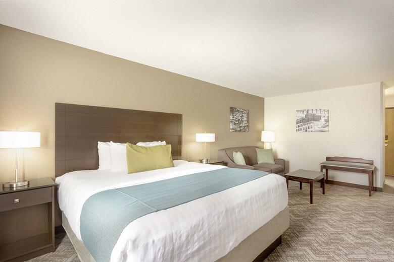 Hotel Comfort Inn & Suites
