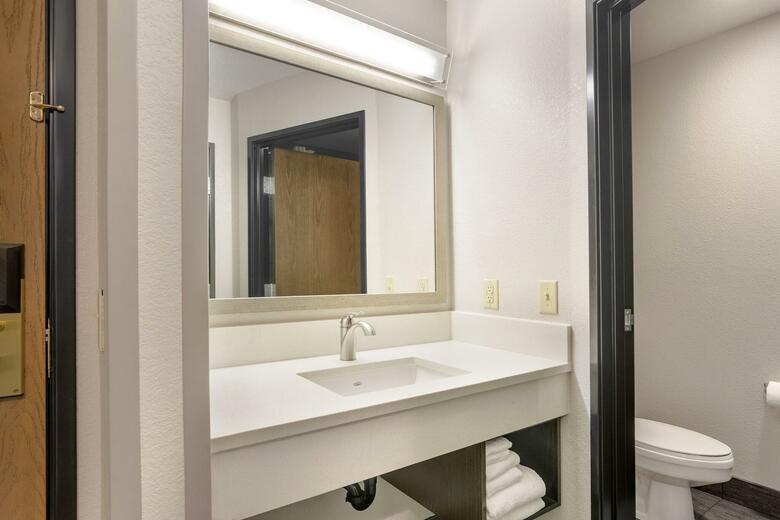 Hotel Comfort Inn & Suites