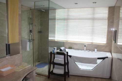 Zhengzhou Guangdong Hotel