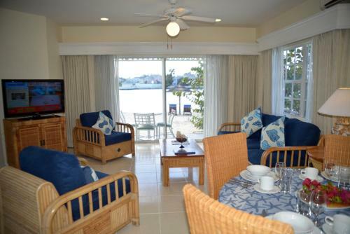 Hotel Sandyport Beach Resort