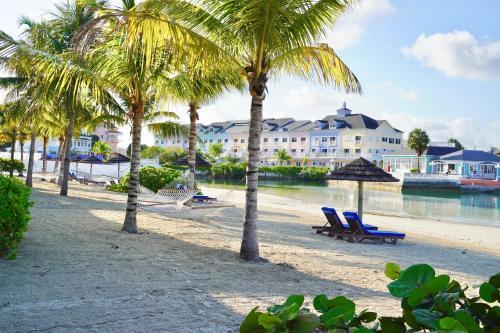 Hotel Sandyport Beach Resort