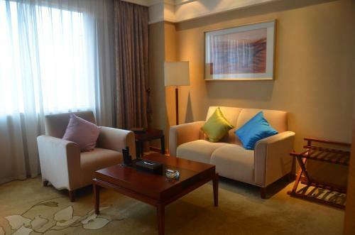 E Mei Shan Central Sunshine Hotel