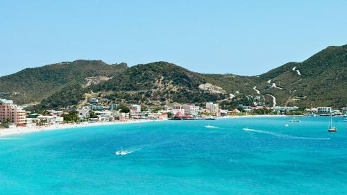 Holland House Beach Hotel