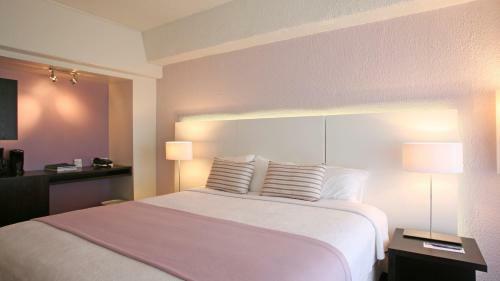 Holland House Beach Hotel