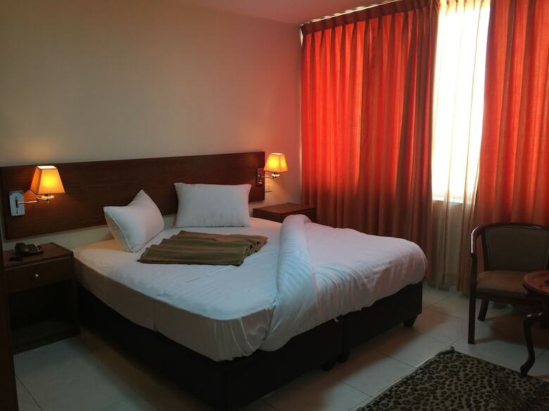 Zaina Plaza Hotel