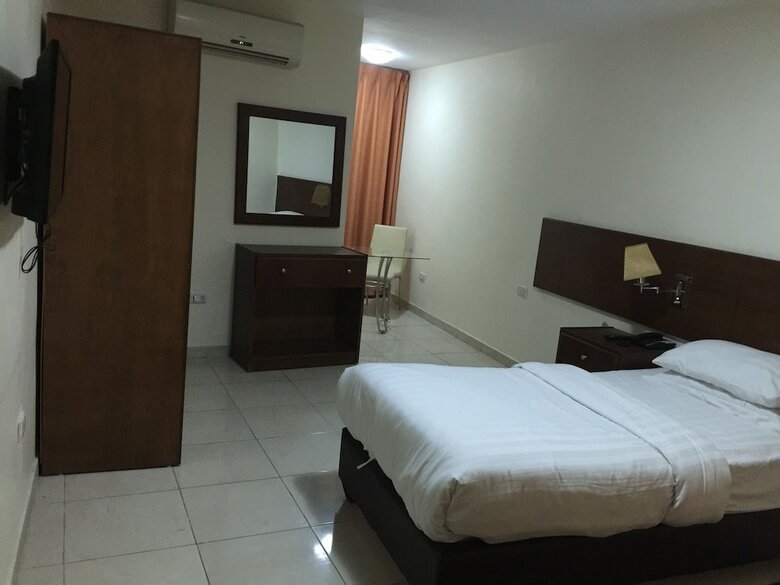 Zaina Plaza Hotel