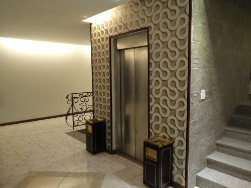 Apartamento Crown Glory Hotel Suites