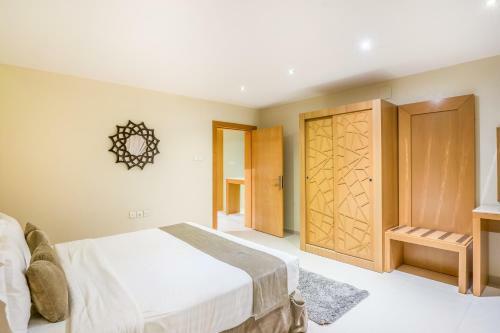 Niara Hotel Apartment Takhasosi