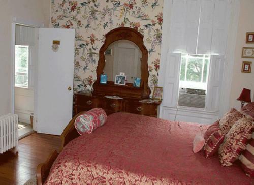 Bed & Breakfast Historic Hill Inn