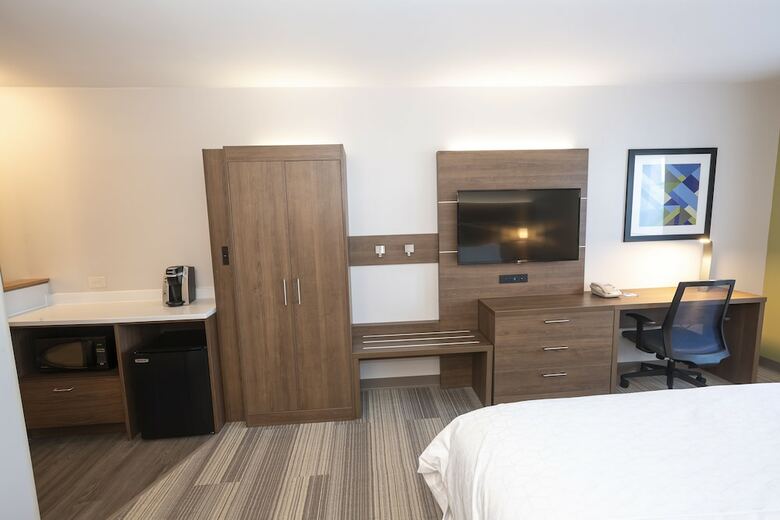 Holiday Inn Express Hotel & Suites Iron Mountain