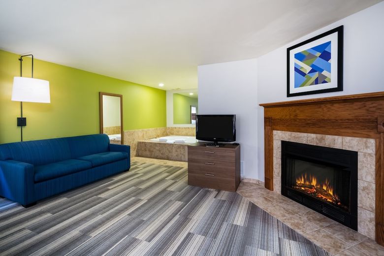 Holiday Inn Express Hotel & Suites Rocky Mount