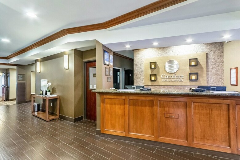 Hotel Comfort Inn And Suites