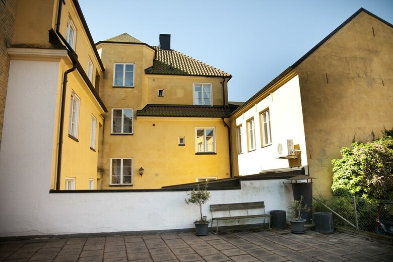 Riverside Hotel & Apartments